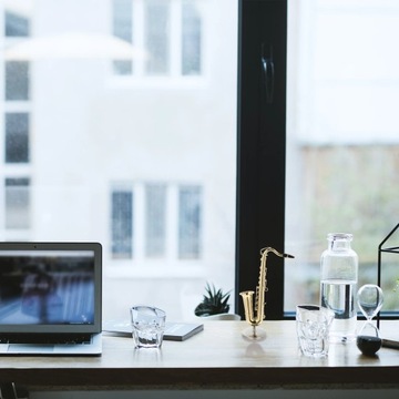 Статуя саксофона Дом со статуэткой саксофона