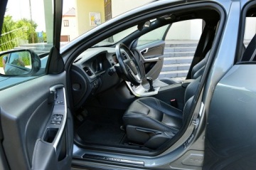 Volvo V60 I Kombi Facelifting 2.0 D2 DRIVE-E 120KM 2018 Volvo V60 LiFT 2,0 Disel Ledy Skóra Klimatronik, zdjęcie 19
