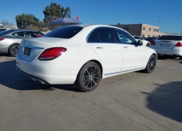 Mercedes Klasa C W206 Limuzyna 2.0 300 258KM 2021 Mercedes-Benz Klasa C MERCEDES-BENZ C 300 SEDAN 2.0 Benzyna 259KM, zdjęcie 2