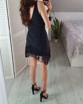 Zara mała czarna sukienka zamszowa z frędzlami z dekoltem mini XS