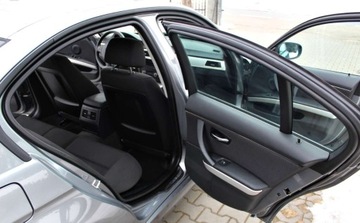 BMW Seria 3 E90-91-92-93 Limuzyna E90 320i 170KM 2009 BMW Seria 3 2.0 i Klimatyzacja automatyczna Podgrzewane fotele 1 rok gw, zdjęcie 14