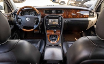 Jaguar XJ VII X350 2008 Jaguar XJ Jaguar XJ VII 4.2 VandenPlas 298KM 4.2 Benzyna 298KM, zdjęcie 12