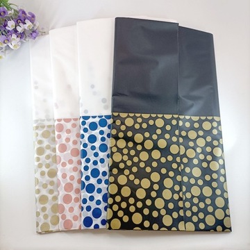 ЧЕРНАЯ СКАРЕТЬ ФОЛЬГА С ЗОЛОТЫМ КОНФЕТТИ 137х274 см