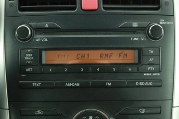 Toyota Auris I Hatchback 1.6 Valvematic 132KM 2010 Toyota Auris 1.6 Valvematic, Salon Polska, Skóra, zdjęcie 9