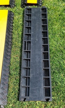 NAJAZD PROGOWY kablowy OCHRONNY 100cm 2 kanały GUMA ( DEFEKT CZYTAJ OPIS )