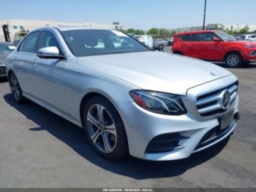 Mercedes Klasa E W213 2019 Mercedes-Benz Klasa E 2019 MERCEDES-BENZ E 300 2.0 Benzyna 241KM, zdjęcie 1