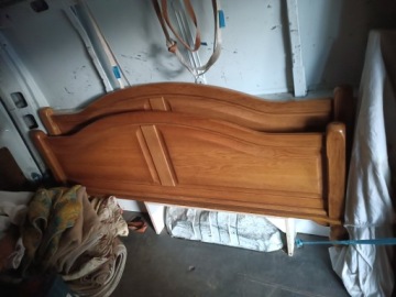 Красивая светлая спальня из патинированного дуба