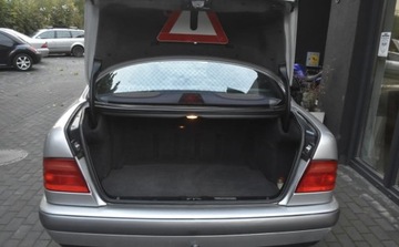 Mercedes Klasa E W210 Sedan 2.3 150KM 1996 Mercedes-Benz Klasa E Mercedes-Benz Klasa E 230 Classic 2.3 Benzyna 150KM, zdjęcie 28