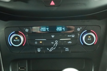 Ford Focus III Hatchback 5d facelifting 1.0 EcoBoost 125KM 2018 Ford Focus 1.0 EcoBoost, Klima, Klimatronic, zdjęcie 9