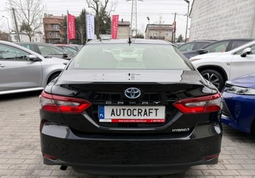 Toyota Camry IX Sedan 2.5 Hybrid Dynamic Force 218KM 2021 Toyota Camry salon Polska, serwis ASO, FV-VAT23, Gwarancja 2.5 Hybryda, zdjęcie 28