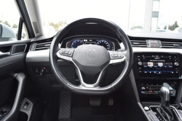 Volkswagen Passat B8 Variant Facelifting 2.0 TSI 190KM 2022 Volkswagen Passat SalonPL 2.0 TSI 190KM DSG Business NaviMatrixKeyLessKame, zdjęcie 11