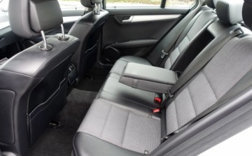 Mercedes Klasa C W204 Limuzyna Facelifting 180 CDI BlueEFFICIENCY 120KM 2012 Mercedes-Benz Klasa C REZERWACJA 180CDI 120KM LIFT Avantgarde Zero korozji, zdjęcie 13