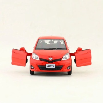 Литая под давлением модель игрушечного автомобиля RMZ City в масштабе 1:36 TOYOTA Yaris Vitz с откидным механизмом