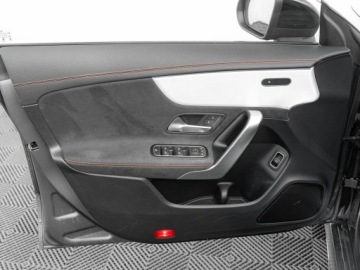 Mercedes CLA C118/X118 Coupe Facelifting 1.3 200 163KM 2023 Mercedes CLA 200 WD4946T#200 AMG Line 7G-DCT, zdjęcie 11