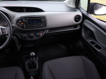 Toyota Yaris III Hatchback 5d Facelifting 2017 1.5 Dual VVT-iE 111KM 2018 Toyota Yaris 1.5 Dual VVT-i, Salon Polska, GAZ, zdjęcie 7