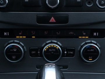 Volkswagen Passat B7 Variant 2.0 TDI CR DPF BlueMotion 140KM 2013 VW Passat 2.0 TDI, DSG, Navi, Xenon, Bi-Xenon, zdjęcie 15