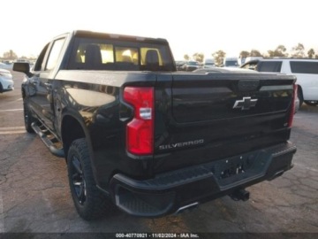 Chevrolet Silverado II 2021 Chevrolet Silverado 2021r., 4x4, 5.3L 5.3 Benzyna 355KM, zdjęcie 2