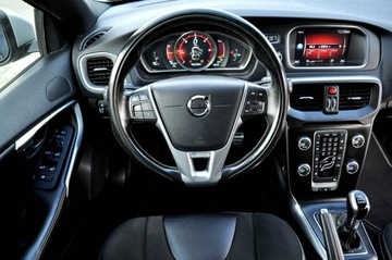 Volvo V40 II Hatchback Facelifting 2.0 D2 120KM 2017 Volvo V40 LiFt Full Led R-Design Digital Alcantara, zdjęcie 6