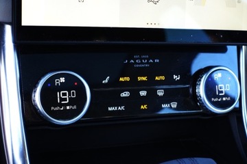 Jaguar XF II Sedan Facelifting 2.0D 204KM 2021 Jaguar XF bezwypek, AWD, panorama, skora, kamera, czujniki, AACarPlay, FV, zdjęcie 15