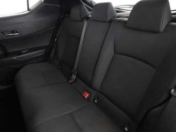Toyota C-HR I Crossover 1.8 Hybrid 122KM 2019 Toyota C-HR navi kamera ACC klima-auto LED hak, zdjęcie 16