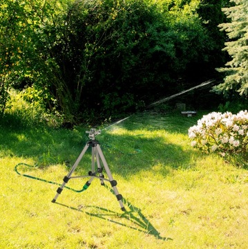 Разбрызгиватель травы с металлической подставкой, серый и серебристый RD46955