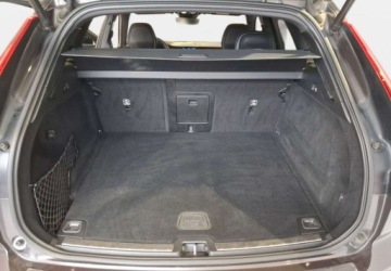 Volvo XC60 II 2022 Volvo XC 60 VAT 23 Dark Plus 2.0B5 mHEV 250KM automat 4x4 2022 r., salon P, zdjęcie 16