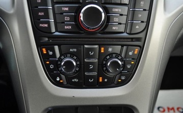 Opel Astra J Sports Tourer 1.4 Twinport ECOTEC 100KM 2012 Opel Astra 150 JAHRE Benzyna Tempomat Cz. parkowania Klimatyzacja 1.4 100KM, zdjęcie 24