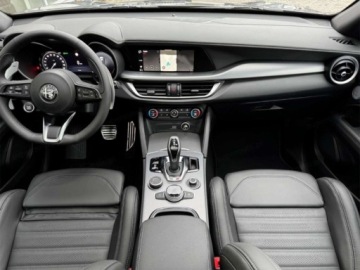 Alfa Romeo Stelvio SUV Facelifting 2023 2.0 GME Turbo 280KM 2025 2.0 Turbo Veloce Q4 (280 KM) Dach przeszklony, rozsuwany elektrycznie, zdjęcie 10