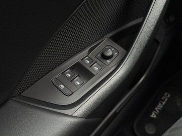 Skoda Octavia IV Scout 1.5 TSI ACT 150KM 2022 Skoda Octavia Virtual Cockpit, tempomat, kamera cofania 1.5 Benzyna 150KM, zdjęcie 24