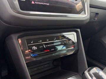 Volkswagen Tiguan II SUV Facelifting 1.5 TSI 150KM 2022 Volkswagen Tiguan pakiet zimowy, tempomat aktywny, lane assist, 1.5 Benzyna, zdjęcie 22