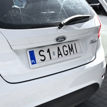 НАБОР БЕЛЫХ РАМОК ДЛЯ НОМЕРНЫХ ЗНАКОВ 2ШТ НАБОР РАМОК ДЛЯ НОМЕРНЫХ ЗНАКОВ EU