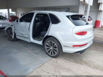 Bentley Bentayga 2022 Bentley Bentayga V8 2022 4.0l 4.0 Benzyna 542KM, zdjęcie 3
