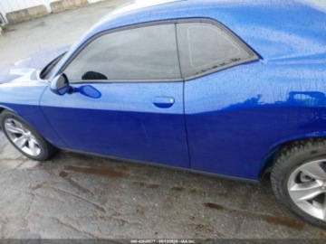 Dodge Challenger III 2021 Dodge Challenger 2021 Dodge Challenger SXT RWD 3.6 Benzyna 305KM, zdjęcie 3