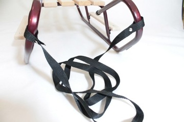 ПОЛЬСКИЕ САНКИ С ОТКЛОНЕННОЙ СПИНКОЙ И МЕТАЛЛИЧЕСКИМИ ПОДНОГКАМИ