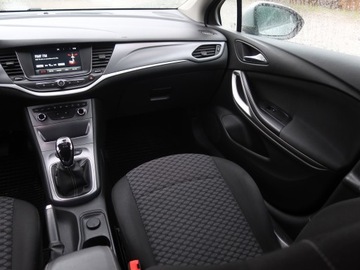 Opel Astra J GTC 1.6 CDTI Ecotec 110KM 2018 Opel Astra 1.6 CDTI, Salon Polska, Serwis ASO, zdjęcie 7