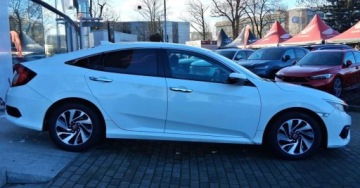 Honda Civic X Sedan 4d Facelifting 1.5 VTEC TURBO 182KM 2020 Honda Civic Honda Civic 1.5T Elegance Dealer Honda Karlik Poznan, zdjęcie 4