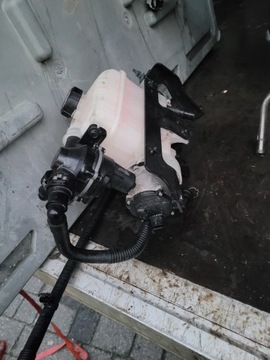 KIA EV6 NÁDOBKA VYROVNÁVACÍ PUMPIČKA VENTIL