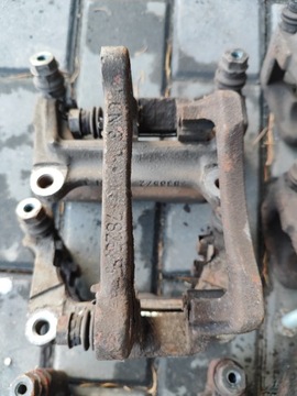 Вилка суппорта Audi A8 D3 задняя левая правая