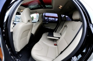 Volvo XC60 I SUV Facelifting 2.0 D4 DRIVE-E 190KM 2017 Volvo XC 60 2,0 190KM D4 Automat Navi Skóra, zdjęcie 11