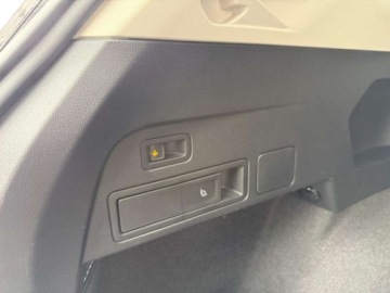 Volkswagen Tiguan II SUV Facelifting 2.0 TDI 150KM 2022 Volkswagen Tiguan 2.0 TDI 150KM 4x4 DSG MATRIX Kamera360 Hak Niski Przebie, zdjęcie 14