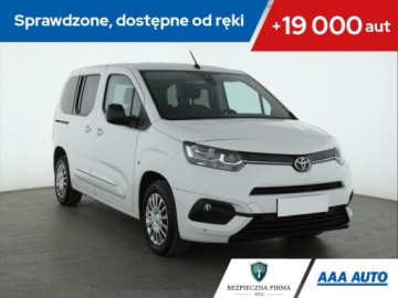 Toyota 2022 Toyota ProAce City Verso 1.5 D-4D, Salon Polska