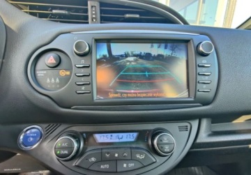 Toyota Yaris III Hatchback 5d Facelifting Hybrid 100KM 2017 Toyota Yaris Hybrid 2017 1.5 100KM Automat 35.967km Salon PL Bezwyp 1wl, zdjęcie 19