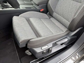 Volkswagen Passat B8 Variant Facelifting 1.5 TSI EVO 150KM 2023 Volkswagen Passat reflektory LED kamera nawigacja tempomat aktywny FV, zdjęcie 12