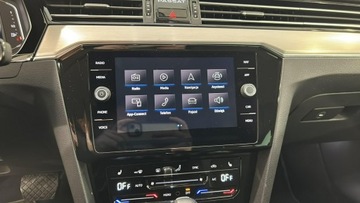 Volkswagen Passat B8 Variant Facelifting 2.0 TSI 190KM 2022 Volkswagen Passat 2.0 TSI Elegance DSG Kombi, zdjęcie 18