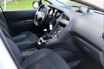 Peugeot 5008 I Minivan Facelifting 2.0 HDi 150KM 2015 Peugeot 5008 FL 2.0 HDi-150KM Allure nawigacja panorama zarejestrowany PL, zdjęcie 21