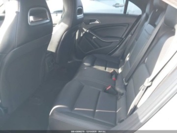 Mercedes CLA C117 2017 Mercedes-Benz CLA 2017 r., 2,0L 250 4MATIC 2.0 Benzyna 208KM, zdjęcie 9