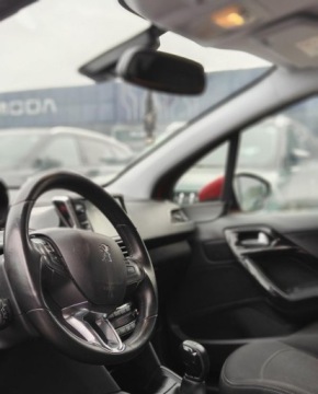 Peugeot 208 I Hatchback 5d Facelifting 1.2 PureTech 82KM 2019 Peugeot 208 Peugeot 208 1.2 Benzyna 82KM, zdjęcie 4