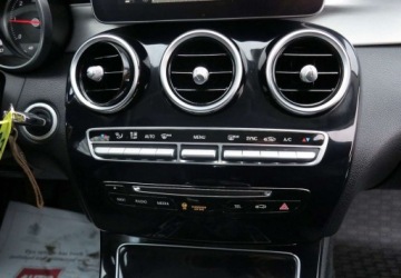 Mercedes Klasa C W205 Limuzyna 200 BlueTEC 136KM 2015 Mercedes-Benz Klasa C Mercedes-Benz Klasa C 200 (BlueTEC) d Avantgarde 1.6, zdjęcie 25