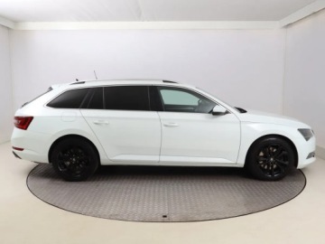 Skoda Superb III Kombi 2.0 TSI 280KM 2018 Skoda Superb 2.0 TSI, 4X4, Automat, Skóra, Navi, zdjęcie 5