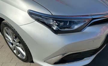 Toyota Auris II Hatchback 5d Facelifting 1.8 Hybrid 136KM 2016 Toyota Auris II Lift, 2016R, Bezwypadkowa, Automat, Zarejestorwana w PL, V, zdjęcie 12